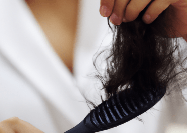 ¿Se te cae el pelo en otoño?, descubre las causas y remedios para evitarlo